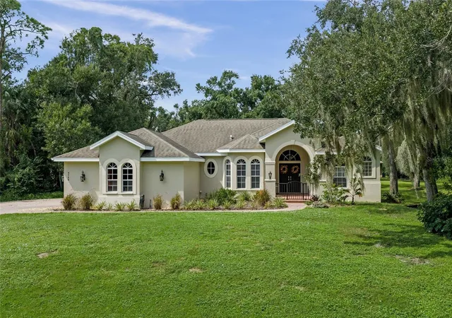 Photo 1 of Single family home for sale at 4749 Acorn Cir, Sarasota, FL 34233 | MLS# A4708488 | Listing updated on 2026-10-16