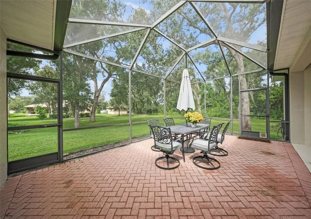 Photo 4 of Single family home for sale at 4749 Acorn Cir, Sarasota, FL 34233 | MLS# A4708488 | Listing updated on 2026-10-16