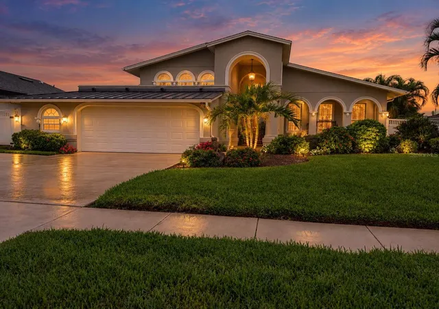 Photo 2 of Single family home for sale at 707 Snug Is, Clearwater Beach, FL 33767 | MLS# TB8554968 | Listing updated on 2026-10-15