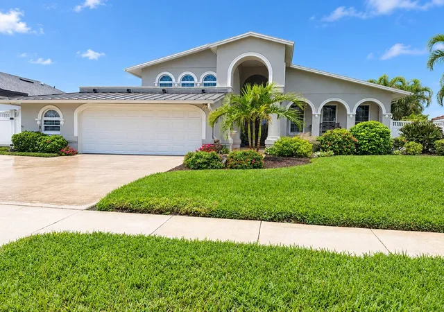 Photo 3 of Single family home for sale at 707 Snug Is, Clearwater Beach, FL 33767 | MLS# TB8554968 | Listing updated on 2026-10-15