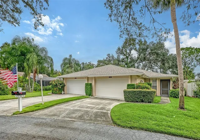 Photo 1 of Condo for sale at 4207 Bowling Green Cir, Sarasota, FL 34233 | MLS# A4708491 | Listing updated on 2026-10-07