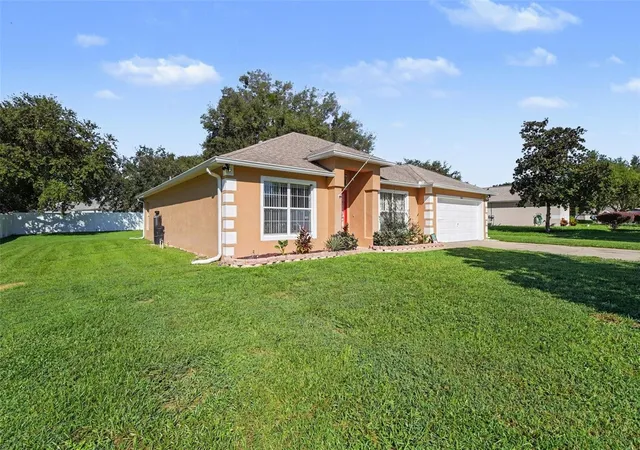 Photo 3 of Single family home for sale at 2303 Weathered Wood Dr, Leesburg, FL 34748 | MLS# O6447285 | Listing updated on 2026-10-08