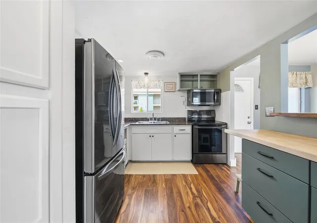 Photo 3 of Condo for sale at 2330 Canal Dr #G27, Bradenton, FL 34207 | MLS# TB8554980 | Listing updated on 2026-10-07