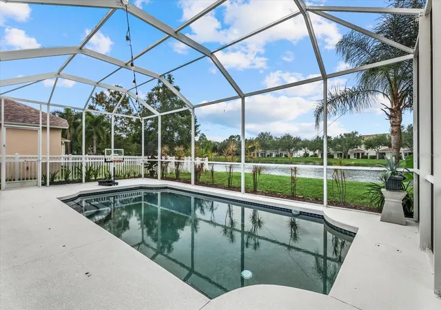 Photo 4 of Single family home for sale at 15302 Searobbin Dr, Lakewood Ranch, FL 34202 | MLS# A4708502 | Listing updated on 2026-10-06