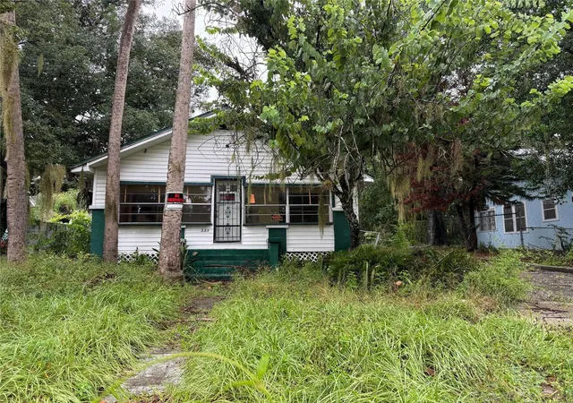 Single family home for sale at 335 W Wisconsin Ave, DELAND, FL 32720 | MLS# V4951662
