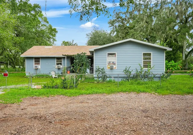Photo 3 of Single family home for sale at 215 John Carroll Rd E, Lakeland, FL 33801 | MLS# O6447306 | Listing updated on 2026-10-10