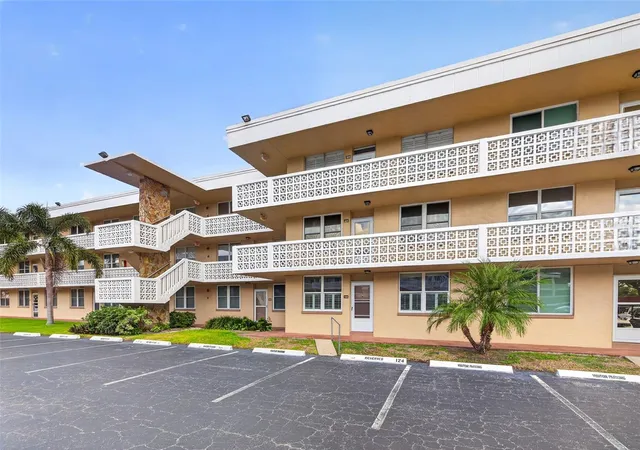 Condo for sale at 4915 Bay St NE #124, Saint Petersburg, FL 33703 | MLS# TB8555004