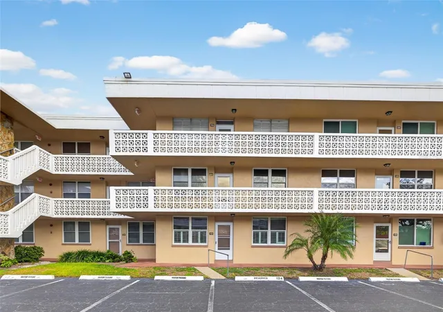 Photo 1 of Condo for sale at 4915 Bay St NE #124, Saint Petersburg, FL 33703 | MLS# TB8555004 | Listing updated on 2026-10-07