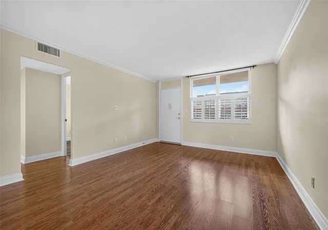 Photo 3 of Condo for sale at 4915 Bay St NE #124, Saint Petersburg, FL 33703 | MLS# TB8555004 | Listing updated on 2026-10-07