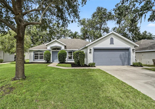 Single family home for sale at 10427 Pleasant View Dr, LEESBURG, FL 34788 | MLS# O6447325