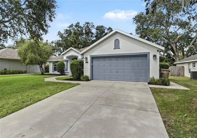 Photo 3 of Single family home for sale at 10427 Pleasant View Dr, Leesburg, FL 34788 | MLS# O6447325 | Listing updated on 2026-10-07