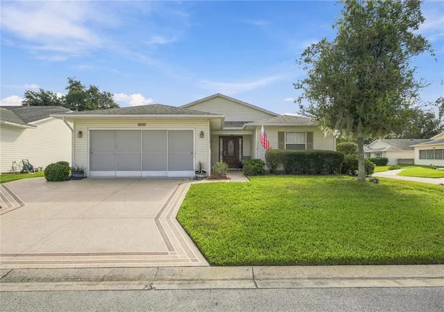 Photo 1 of Single family home for sale at 32802 Crooked Oaks Ln, Leesburg, FL 34748 | MLS# G5118657 | Listing updated on 2026-10-08