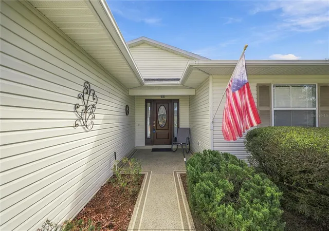 Photo 3 of Single family home for sale at 32802 Crooked Oaks Ln, Leesburg, FL 34748 | MLS# G5118657 | Listing updated on 2026-10-08