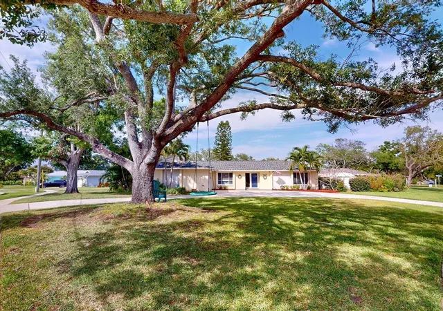 Photo 3 of Single family home for sale at 3075 Rosery Rd NE, Largo, FL 33771 | MLS# TB8555006 | Listing updated on 2026-10-06