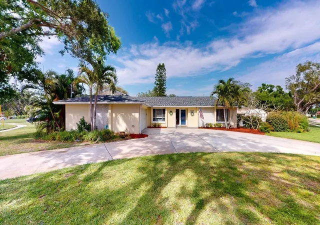 Photo 4 of Single family home for sale at 3075 Rosery Rd NE, Largo, FL 33771 | MLS# TB8555006 | Listing updated on 2026-10-06