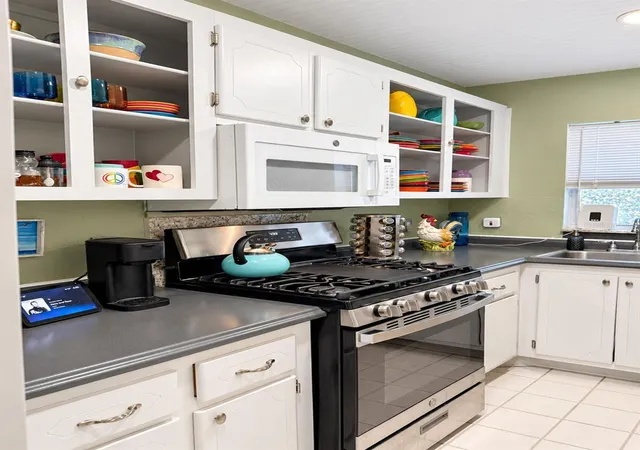 Photo 3 of Condo for sale at 200 El Camino Dr #102, Winter Haven, FL 33884 | MLS# K4903838 | Listing updated on 2026-10-07