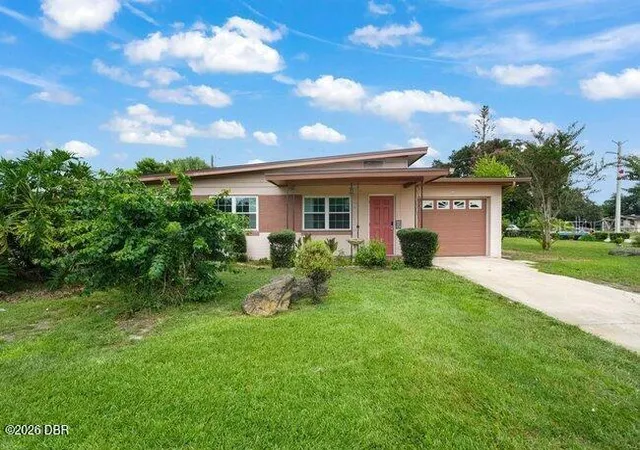 Photo 1 of Single family home for sale at 1002 Thunderbird Dr, Daytona Beach, FL 32117 | MLS# V4951663 | Listing updated on 2026-10-06