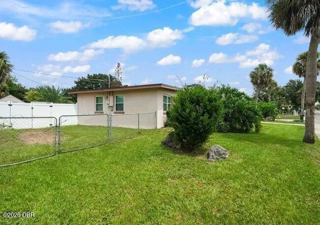 Photo 18 of Single family home for sale at 1002 Thunderbird Dr, DAYTONA BEACH, FL 32117 | MLS# V4951663 | Listing updated on 2026-10-15