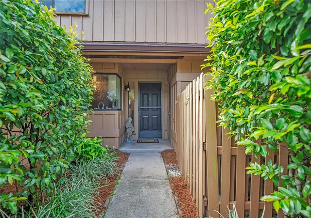 Photo 3 of Townhouse for sale at 135 Heron Bay Cir, Lake Mary, FL 32746 | MLS# O6447337 | Listing updated on 2026-10-08