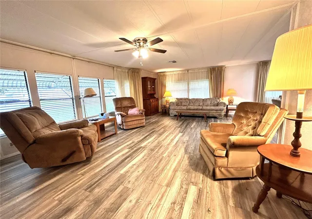 Photo 1 of Manufactured home for sale at 310 Martin Dr, Lakeland, FL 33809 | MLS# L4965557 | Listing updated on 2026-10-08