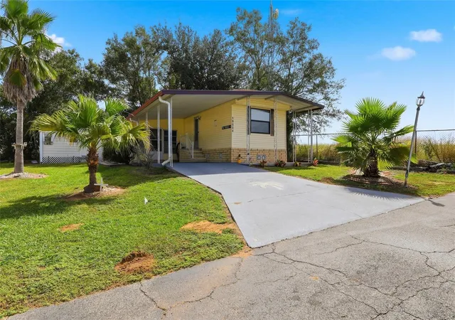 Manufactured home for sale at 10004 Hamp Dr, DADE CITY, FL 33525 | MLS# TB8555039