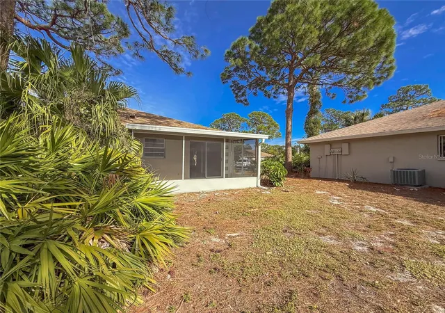 Photo 4 of House for sale at 727 N Jefferson Ave #727, Sarasota, FL 34237 | MLS# A4708527 | Listing updated on 2026-10-07