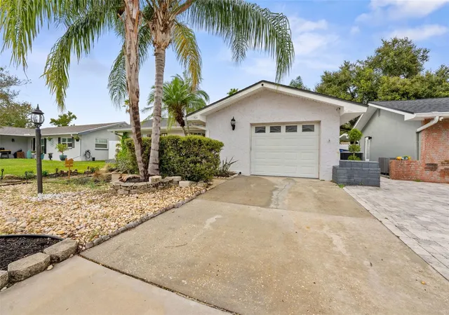 Photo 2 of Single family home for sale at 1704 Hibiscus Cir S, Oldsmar, FL 34677 | MLS# TB8555053 | Listing updated on 2026-10-06