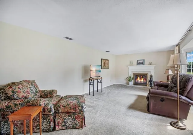Photo 2 of Single family home for sale at 109 Pine Needle Ln, Altamonte Springs, FL 32714 | MLS# O6447354 | Listing updated on 2026-10-29