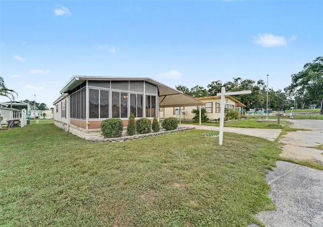Photo 3 of Manufactured home for sale at 10055 Collingwood Ave, Dade City, FL 33525 | MLS# TB8555054 | Listing updated on 2026-10-09