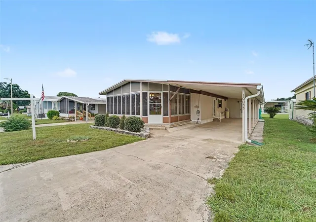 Photo 3 of Manufactured home for sale at 10055 Collingwood Ave, Dade City, FL 33525 | MLS# TB8555054 | Listing updated on 2026-10-09