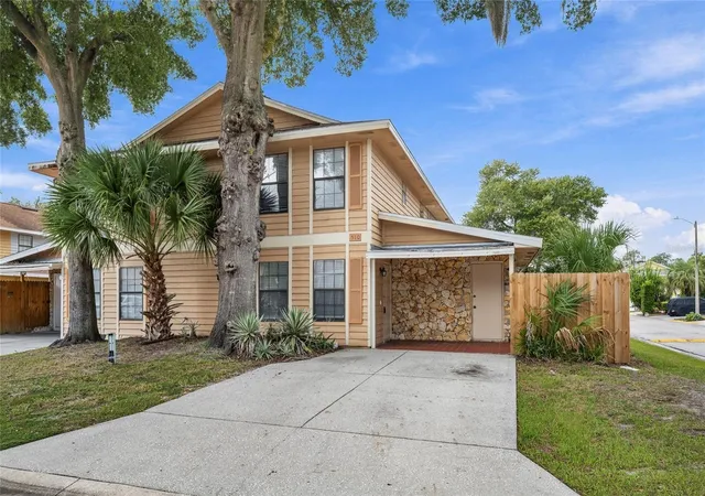 Photo 2 of Townhouse for sale at 510 Yellowwood Ct, Altamonte Springs, FL 32714 | MLS# O6447357 | Listing updated on 2026-10-06