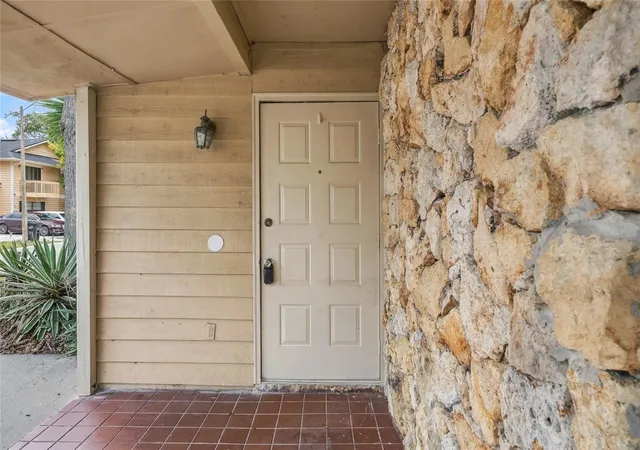 Photo 3 of Townhouse for sale at 510 Yellowwood Ct, Altamonte Springs, FL 32714 | MLS# O6447357 | Listing updated on 2026-10-06