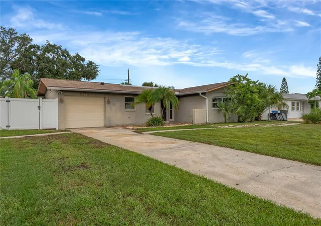 Photo 1 of Single family home for sale at 6320 Fairway Blvd, Apollo Beach, FL 33572 | MLS# TB8555064 | Listing updated on 2026-10-09