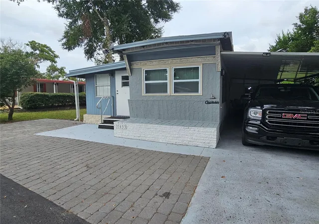 Photo 2 of Manufactured home for sale at 37433 Hammond Dr, Zephyrhills, FL 33541 | MLS# TB8555073 | Listing updated on 2026-10-06