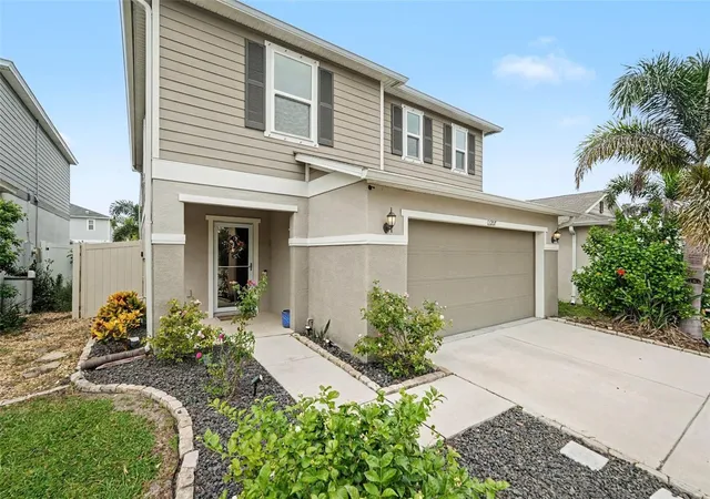 Photo 3 of Single family home for sale at 11207 Southern Cross Pl, Gibsonton, FL 33534 | MLS# O6447363 | Listing updated on 2026-10-06