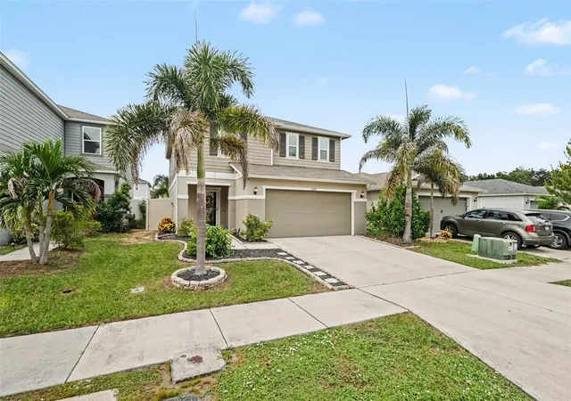 Photo 3 of Single family home for sale at 11207 Southern Cross Pl, Gibsonton, FL 33534 | MLS# O6447363 | Listing updated on 2026-10-06