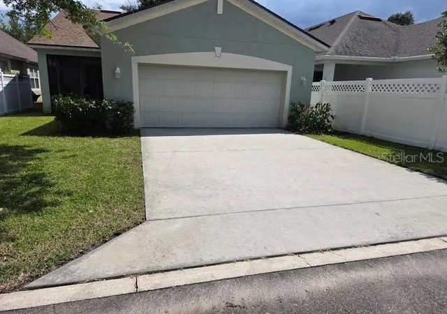 Photo 2 of Single family home for sale at 612 Ravenshill Way, Deland, FL 32724 | MLS# TB8555077 | Listing updated on 2026-10-08