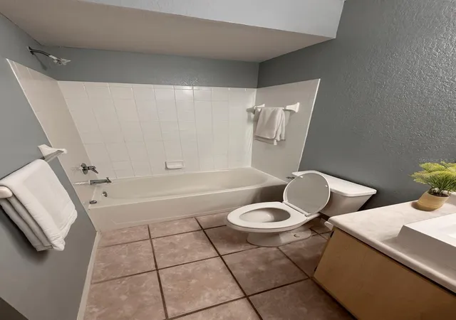 Photo 3 of Condo for sale at 13838 Fairway Is Dr #1432, Orlando, FL 32837 | MLS# S5158906 | Listing updated on 2026-10-08