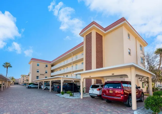 Photo 3 of Condo for sale at 1250 N Portofino Dr #304, Sarasota, FL 34242 | MLS# A4708535 | Listing updated on 2026-10-08