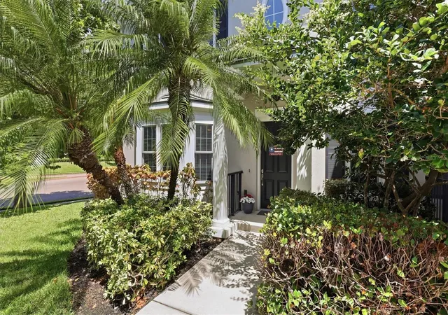 Townhouse for sale at 480 Gilman Pl N, Saint Petersburg, FL 33716 | MLS# TB8555080