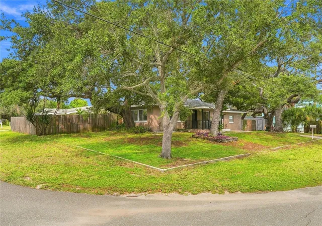 Photo 2 of Single family home for sale at 10719 Cherokee Dr, Saint Petersburg, FL 33708 | MLS# TB8555089 | Listing updated on 2026-10-07