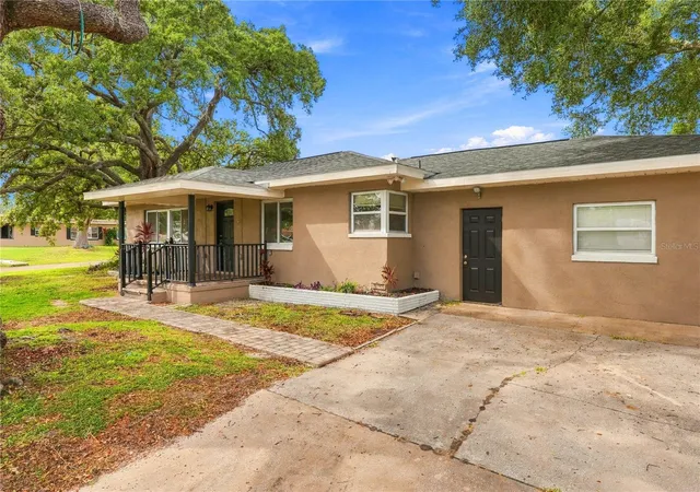 Photo 3 of Single family home for sale at 10719 Cherokee Dr, Saint Petersburg, FL 33708 | MLS# TB8555089 | Listing updated on 2026-10-07