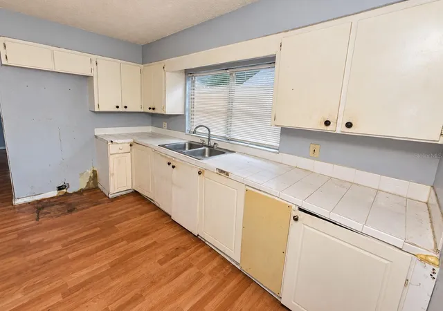 Photo 3 of Single family home for sale at 2811 Morgan St, Tampa, FL 33602 | MLS# S5158910 | Listing updated on 2026-10-06