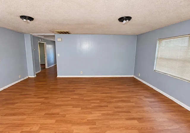 Photo 3 of Single family home for sale at 2811 Morgan St, Tampa, FL 33602 | MLS# S5158910 | Listing updated on 2026-10-06