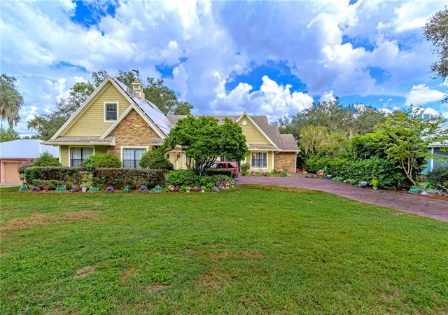 Photo 1 of Single family home for sale at 19529 Dorr Rd, Altoona, FL 32702 | MLS# O6447378 | Listing updated on 2026-10-06