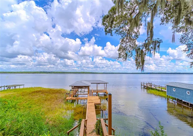Photo 3 of Single family home for sale at 19529 Dorr Rd, Altoona, FL 32702 | MLS# O6447378 | Listing updated on 2026-10-06