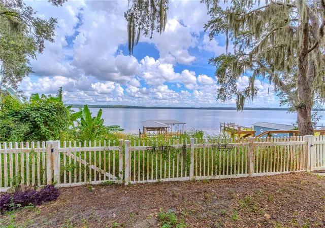 Photo 4 of Single family home for sale at 19529 Dorr Rd, Altoona, FL 32702 | MLS# O6447378 | Listing updated on 2026-10-06