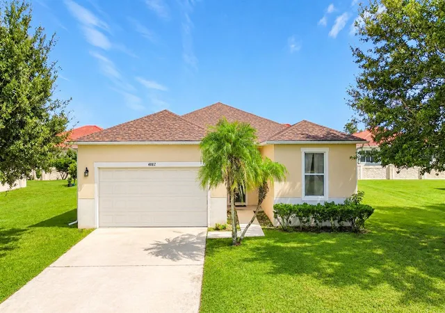 Photo 3 of Single family home for sale at 4882 Stone Acres Cir, Saint Cloud, FL 34771 | MLS# O6447379 | Listing updated on 2026-10-16