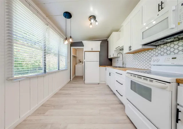 Photo 3 of Manufactured home for sale at 1379 Mainsail Ln, Saint Cloud, FL 34771 | MLS# S5158912 | Listing updated on 2026-10-07