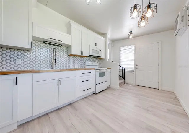 Photo 3 of Manufactured home for sale at 1379 Mainsail Ln, Saint Cloud, FL 34771 | MLS# S5158912 | Listing updated on 2026-10-07